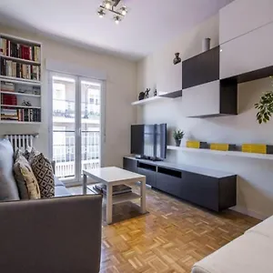Apartamento Plaza De Ventas Ii -tu Con Estilo En, Madrid